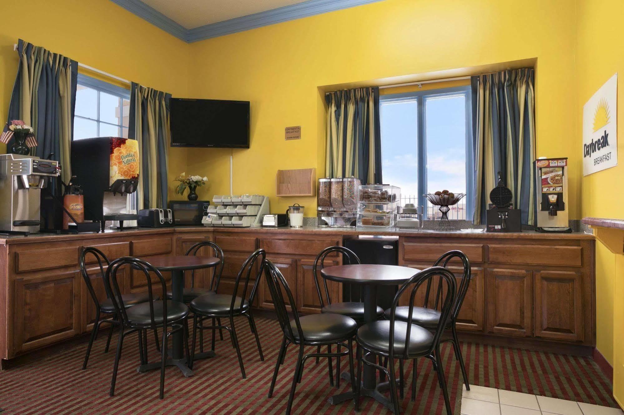 Days Inn By Wyndham Liberty/Ne Kansas City Εξωτερικό φωτογραφία