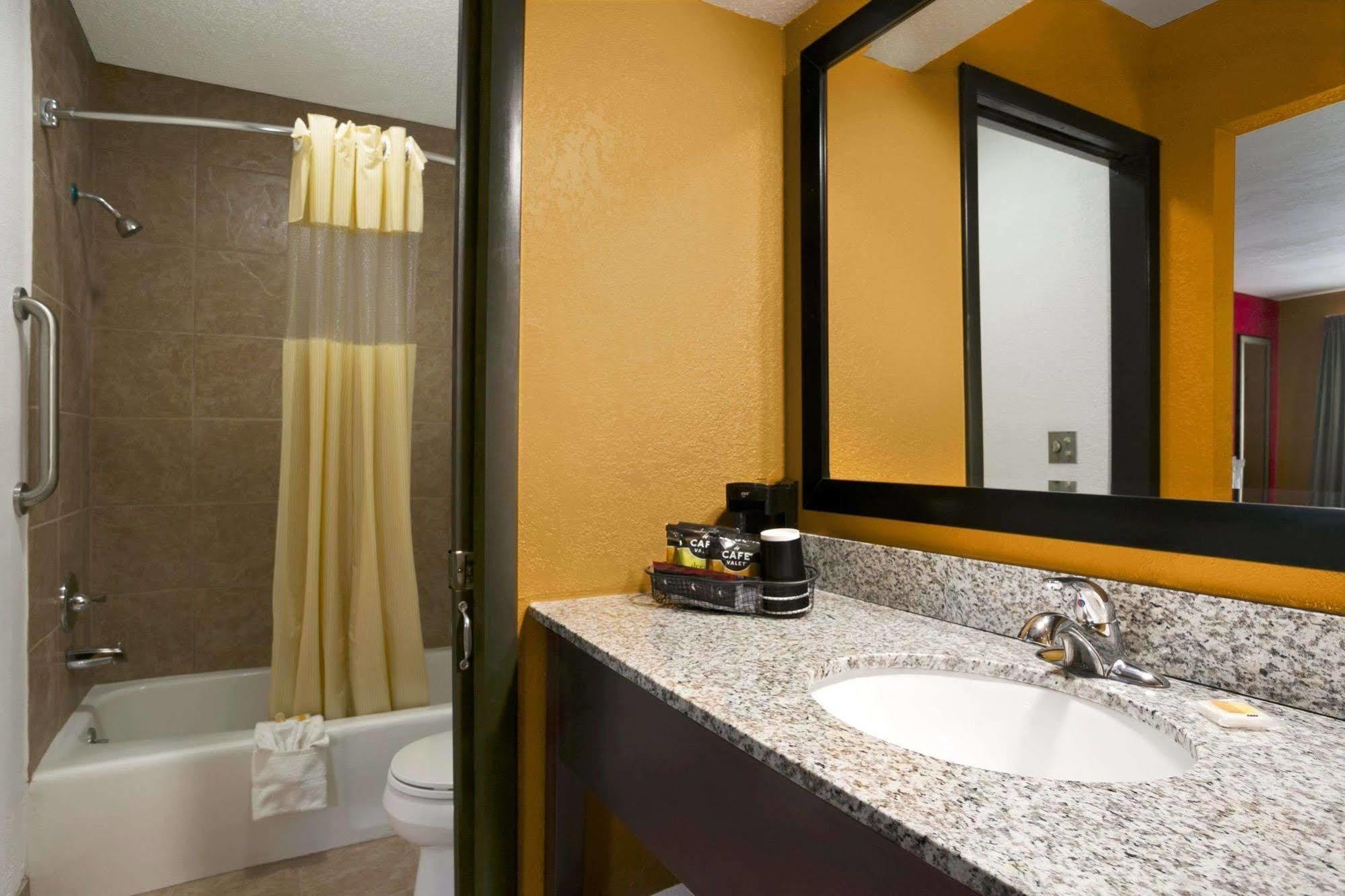 Days Inn By Wyndham Liberty/Ne Kansas City Εξωτερικό φωτογραφία