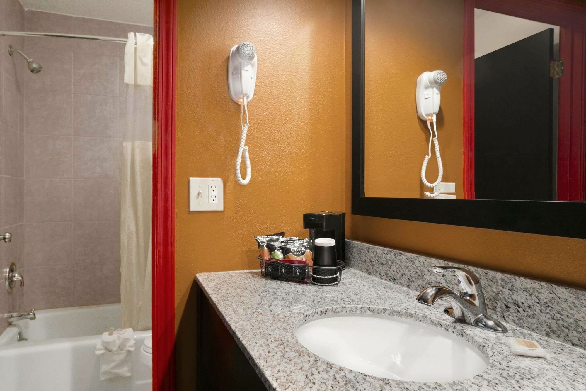 Days Inn By Wyndham Liberty/Ne Kansas City Εξωτερικό φωτογραφία